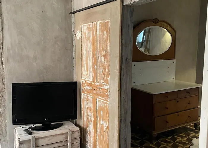 דירה Ein Ort Der Geschichten Erzaehlt אדנקובן