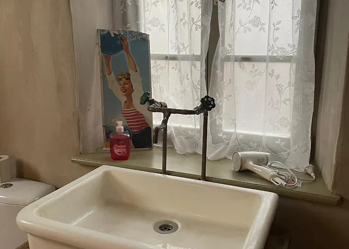 Ein Ort Der Geschichten Erzaehlt * אדנקובן